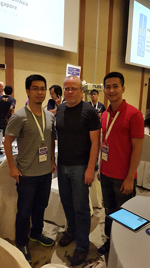 Chụp với Rasmus Lerdorf, cha đẻ của PHP tại hội thảo PHPConf Asia, Singapore